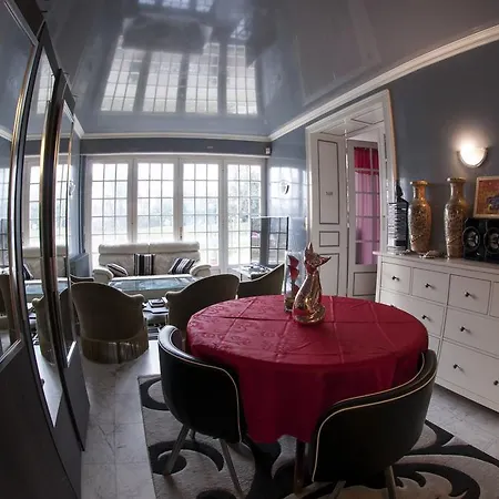 Chateau De Christina - Bed & Breakfast スダン