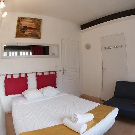 Chateau De Christina - Bed & Breakfast Bed & Breakfast Sedan