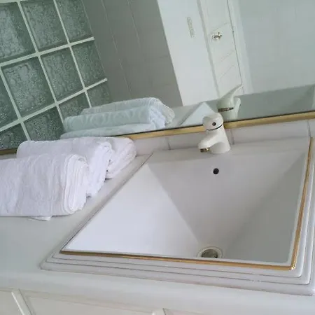Chateau De Christina - Bed & Breakfast